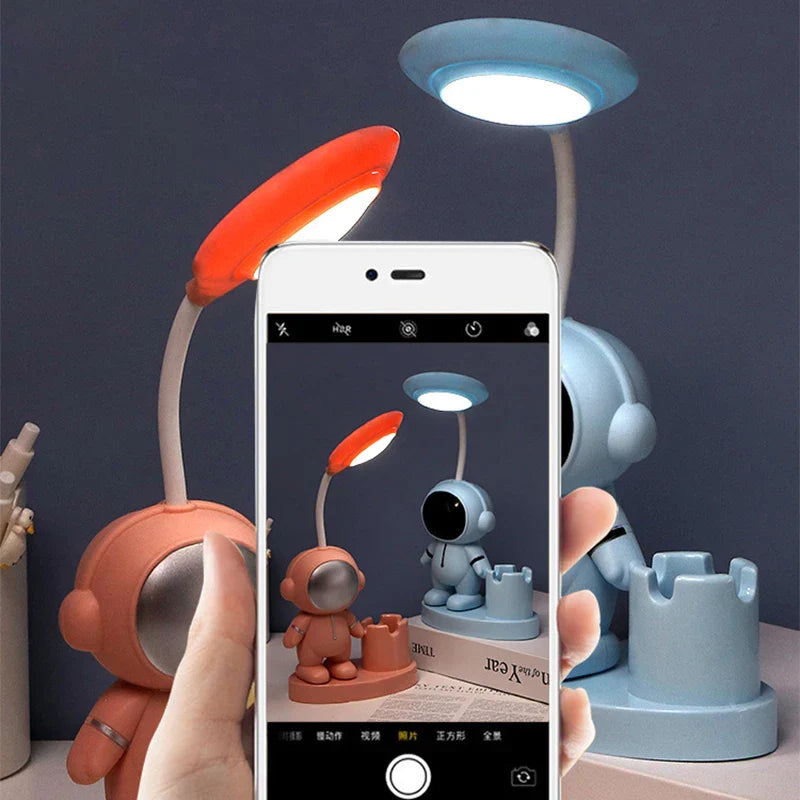 SpaceExplorer - Cute astronaut table lamp