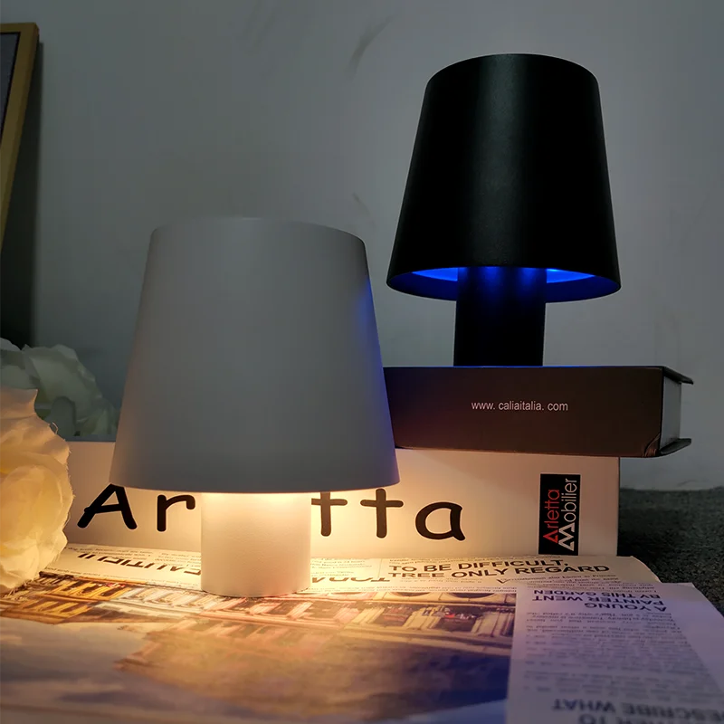 VinoFlex - Creative wine bottle desk lamp