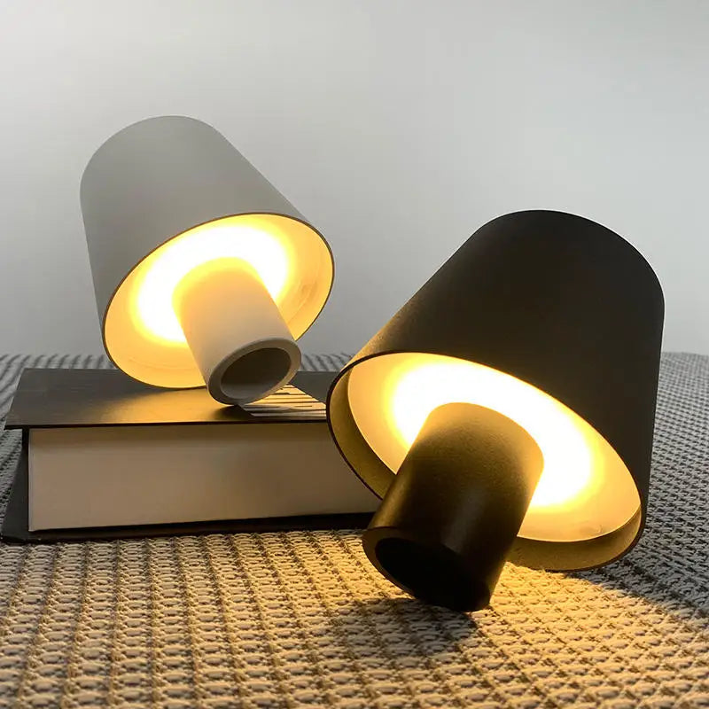 VinoFlex - Creative wine bottle desk lamp