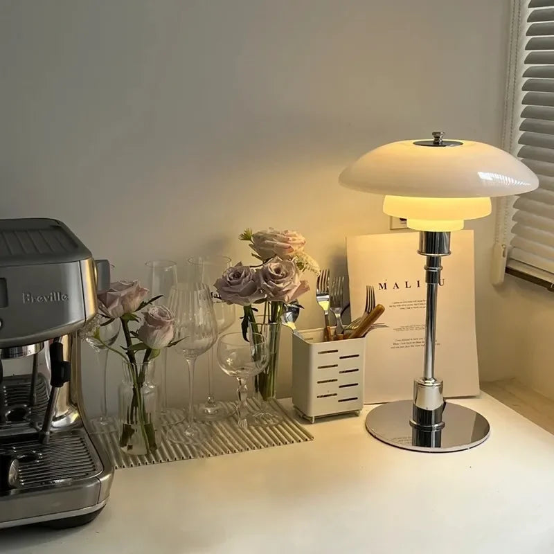 VintageRadiance - LED glass table lamp for reading