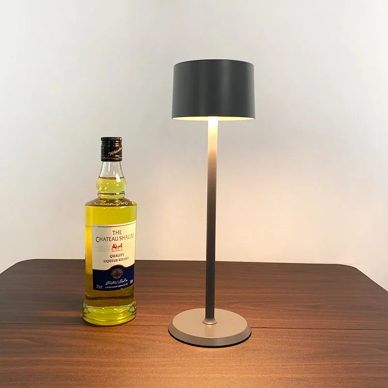 AluTouch - Aluminum table lamp