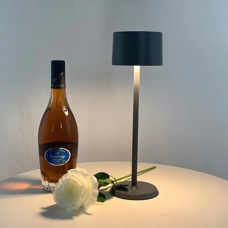 AluTouch - Aluminum table lamp