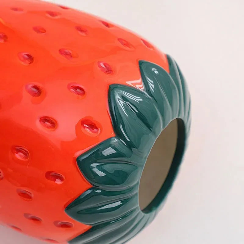 BerryBliss - Ceramic strawberry vase