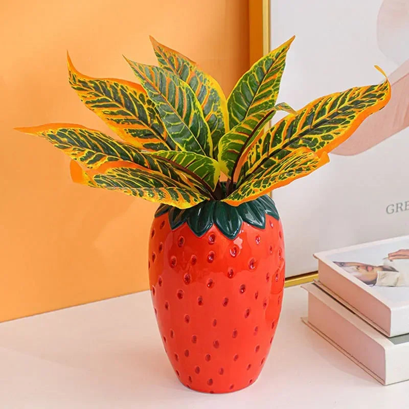 BerryBliss - Ceramic strawberry vase